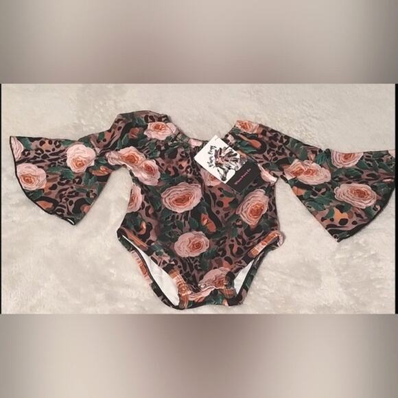 Whoa Pony Newborn Baby NWT Snap Bottom Bell Sleeve Leopard Rose One-Piece 0-3 M - Picture 1 of 7